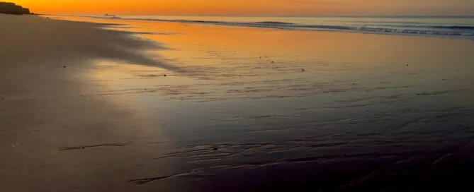 Coucher de soleil sur l'eau